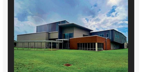 Commercial building with a green lawn